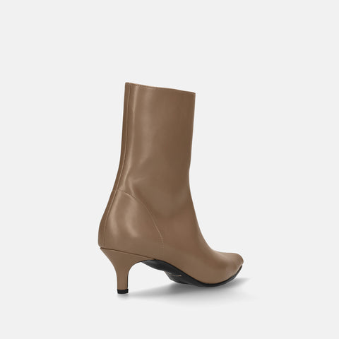 35% OFF: Pointed toe short boots (5736) dark greige